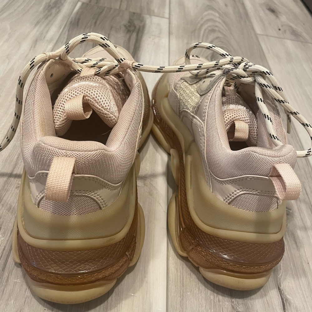 Balenciaga Triple S sneakers size 7

Good as new! Worn only once. - Picture 5 of 6
